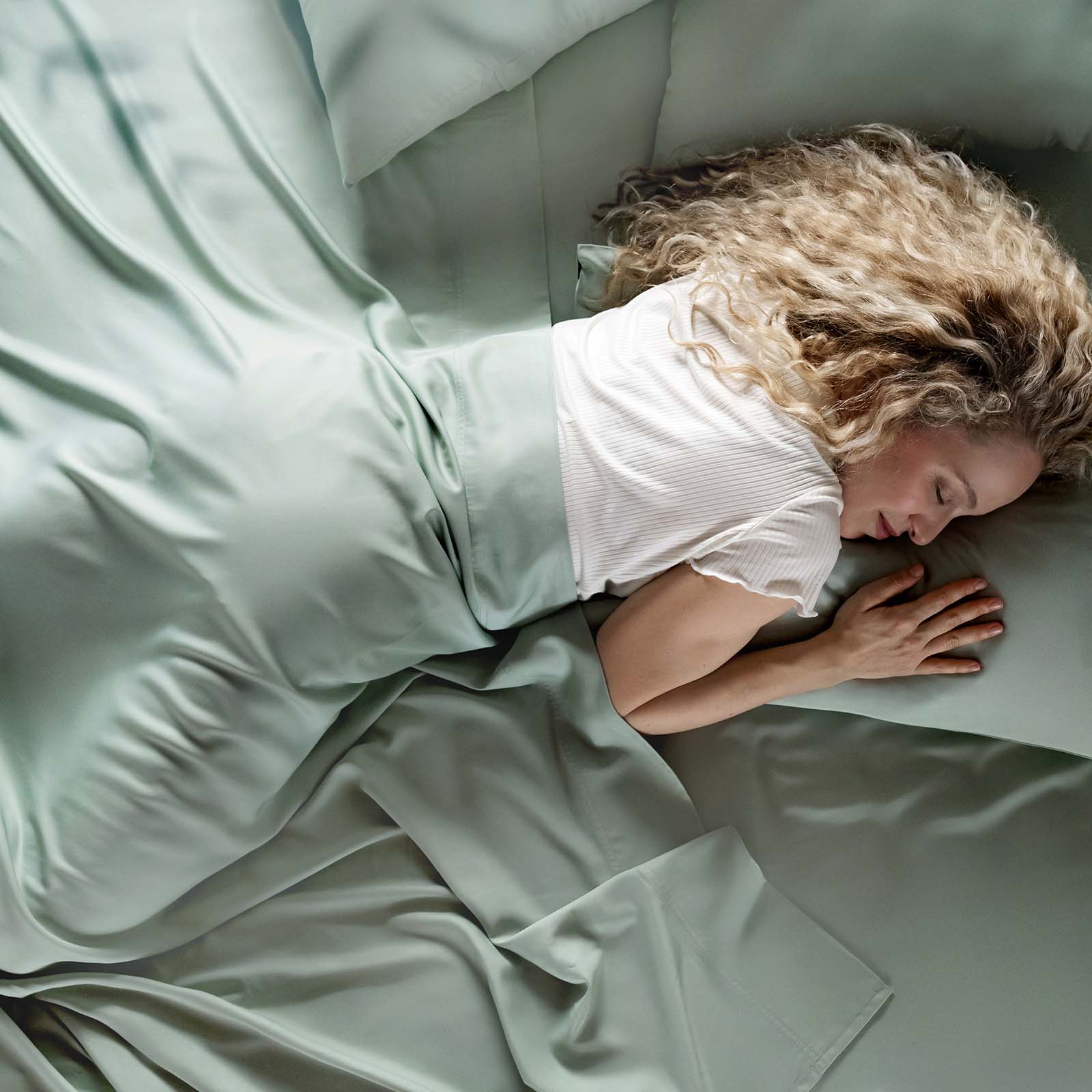 BBxFLS-sea-grass-bamboo-sheets-bedding-lifestyle-image-woman-sleeping